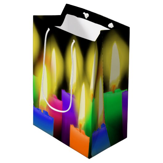 誕生日カラフルキャンドルオンブラック ミディアムペーパーバッグ (正面アングル)