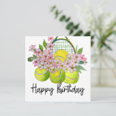 誕生日カード用の花がたくさん付いたテニスボール カード (スタンド正面)