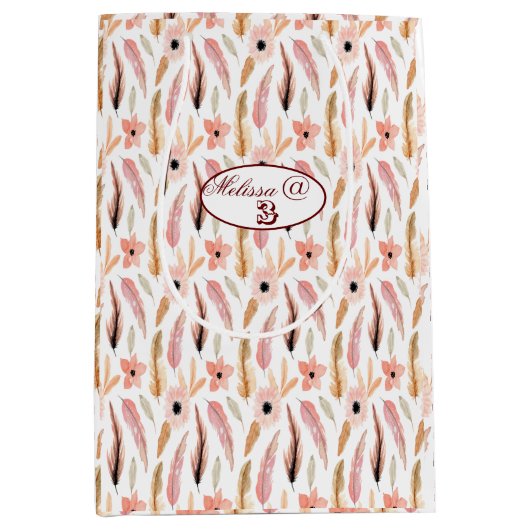 誕生日ガーリーピンクフローラルパターンウォーターカラーメディ ミディアムペーパーバッグ (正面)