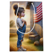 誕生日ガールとバーンドアメリカ国旗 ミディアムペーパーバッグ (正面)