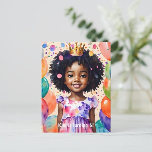誕生日ガールとブラウンスキンプリンセスアート インビテーションポストカード (スタンド正面)