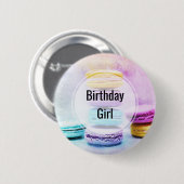 誕生日ガールの美味しいカラフルマカロン 缶バッジ (正面&裏面)