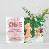 誕生日ガールフォトピンクバルーンタイポグラフィ 招待状 (スタンド正面)