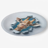 誕生日キリンが紙穴から覗き込む ペーパープレート (アングル)