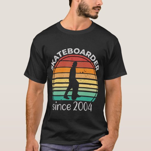 誕生日ギフトスケートボ生まれーダー2004 Tシャツ (正面)