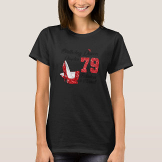 誕生日クイーン第79章Mのための素晴賛美らしくかつM Tシャツ