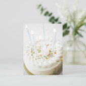 誕生日ケーキのローアングル撮影　ケーキの上に誕生日用のろうそくが立てられている ポストカード (スタンド正面)