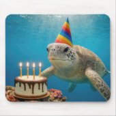 誕生日ケーキを持つウミガメ マウスパッド (正面)