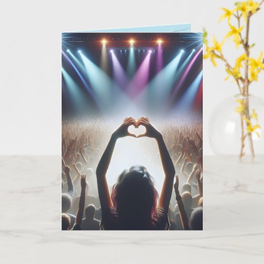 誕生日コンサートの群衆のハート型の看板 カード