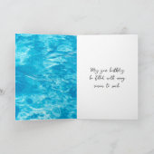 誕生日ゴールデンレトリバーがプールに浮いている カード (内部)