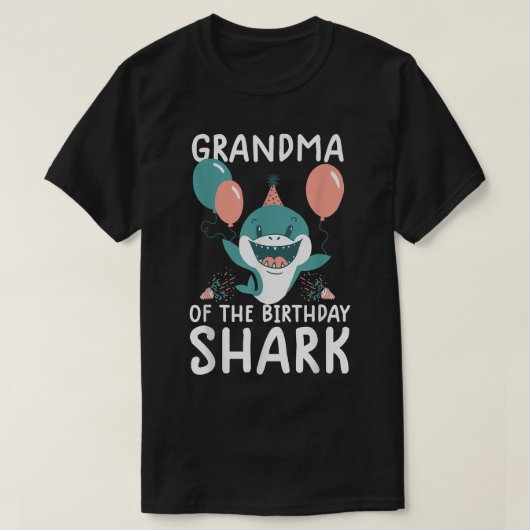 誕生日シャークシャツの誕生日の家族のおばあちゃん Tシャツ (デザイン正面)