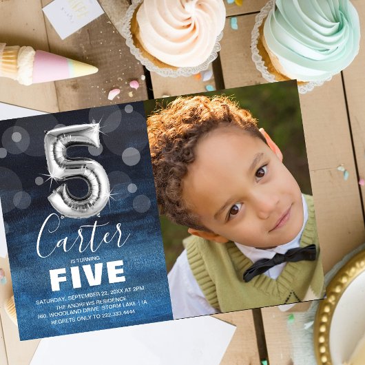 誕生日シルバーバルーン 青い写真パーティ | 5歳 招待状