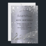 誕生日シルバー音楽ノートメタルグリッター40th 招待状<br><div class="desc">トレンディー40歳モダンの誕生日パーティの招待状カード。黒い銀フェイク色のメタリックな背景、音楽ノート、黒い色の文字。飾フェイクグリッターの塵で名前とパーティー情報のパーソナライズおよび追加</div>