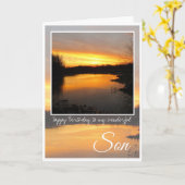 誕生日ソン、濃いオレンジの日の出の反射。 カード (黄色い花)