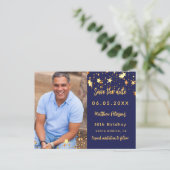 誕生日ネイビーの青い金ゴールド写真の日付を保存 案内ポストカード (スタンド正面)