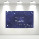 誕生日ネイビーブルーグリッターダストモノグラム 横断幕<br><div class="desc">21日ガーリー（または任意の年齢）の誕生日パーティーのための。ネイビーブルーの背景にエレガントグリッターの塵。青い色が不均一だ。名前、日付、年齢をパーソナライズして追加21.白文字。名前はスワッ書シュ付き手付きスタイルスモダンクリプトで示されている。スワ保ッシュにはサンプル名を削除する離れと、前と後の宇宙または絵文字の名前。</div>