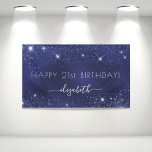 誕生日ネイビーブルーグリッターダストモノグラム 横断幕<br><div class="desc">21日ガーリー(または任意の年齢)の誕生日パーティーのための。ネイビーブルーの背景にエレガントグリッターの塵。青い色が不均一だ。名前と年齢をカスタマイズして追加21.白文字。名前はスワッ書シュ付き手付きスタイルスモダンクリプトで示されている。スワ保ッシュにはサンプル名を削除する離れと、前と後の宇宙または絵文字の名前。</div>