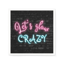 誕生日ネオングローサインオンブリックウォール