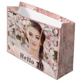 誕生日バラ金ゴールドカスタムグリッター写真フローラ ラージペーパーバッグ (正面アングル)