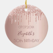 誕生日バラ金ゴールドグリッタードリップピンク50 セラミックオーナメント (裏面)