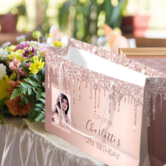 誕生日バラ金ゴールドフォトピンクドリップ ラージペーパーバッグ