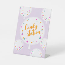 誕生日バルーンのカスタマイズ可能なペデスタル標識薄紫