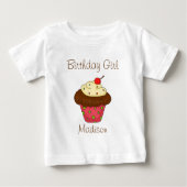 誕生日パーソナライズされたシャツのカップケーキ誕生日の女の子 ベビーTシャツ (正面)