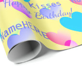 誕生日パーソナライズされたハートハグ&キスイエロー ラッピングペーパー (ロールコーナー)