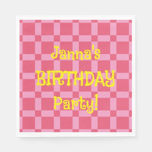 誕生日パーソナライズされたパーティーピンク市松模様にパターン スタンダードランチョンナプキン (正面)