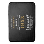 誕生日パーソナライズされたレトロヴィンテージモノグラム バスマット (正面縦)