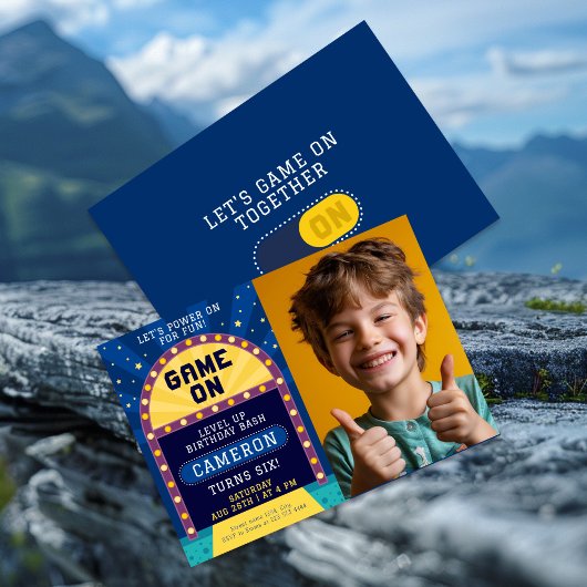 誕生日パーティーでの少年の遊び(写真あり) 招待状