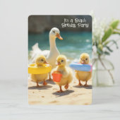 誕生日パーティーのビーチでかわいいアヒル 招待状 (スタンド正面)