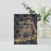 誕生日パーティーの写真金ゴールドミュージックノートの招待 ポストカード (スタンド正面)