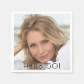 誕生日パーティーの女性の写真こんにちは50 スタンダードカクテルナプキン (正面)