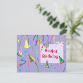 誕生日パーティーの帽子とストリーマー インビテーションポストカード (スタンド正面)