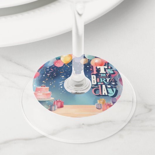 誕生日パーティーの招待 ワイングラスタグ (クローズアップ)