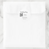 誕生日パーティーの簡単なウェブサイトバーコードQRコードに名前を追加 ラウンドシール (バッグ)