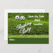 誕生日パーティーの言葉が緑色で書かれたサッカーボ救ール 案内ポストカード (正面/裏面)