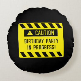 誕生日パーティーの進行中の警告のサイン ラウンドクッション