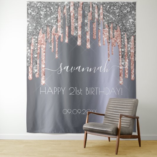 誕生日パーティーの銀の輝きピンクのドリップス タペストリー (インサイチュ)