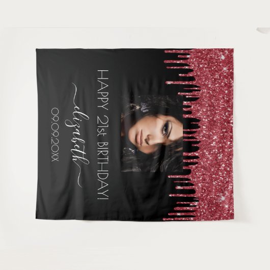 誕生日パーティーの黒赤グリッター垂れ写真 タペストリー (正面(横))
