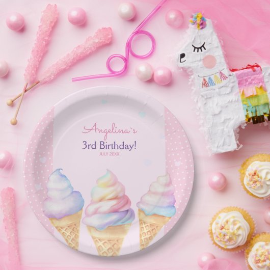 誕生日パーティープレートと甘いアイスクリーム。 ペーパープレート (パーティー)