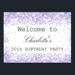 誕生日パーティーホワイトバイオレットラベンダーグリッター名 ポスター<br><div class="desc">50歳(まガーリーたは任意の年齢)の誕生日パーティーのためのバナー。白い背景、紫飾色のラベンダー色のフェイクグリッター、きらめき。日付、名前、年齢をカスタマイズして追加50.</div>