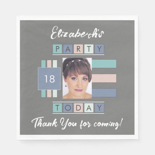 誕生日パーティー任意の年齢の写真グレー今日18 スタンダードランチョンナプキン (正面)
