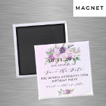 誕生日パーティー紫の花は日付を保存 マグネット<br><div class="desc">AとモダンSave the Date magnet for your milestone誕生祝い。水色バイオレット、ラベンダーの背景、ブラック文字。紫飾と紫の花を持つ日付と名前のパーソナライズおよび追加文字：日付の保存は大きな書トレンディーの手入力スタイルスクリプトで行う。</div>