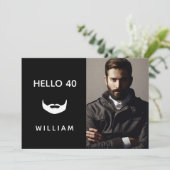 誕生日フォト白黒ひげ 招待状 (スタンド正面)