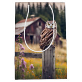 誕生日フクロウオンフェンスポスト ミディアムペーパーバッグ (正面)