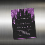 誕生日ブラックパープルグリッター招待マグネット<br><div class="desc">21ガーリー日(まフェミニンたは任意の年齢)の誕生日パーティーの招待。シックな黒の背景。暗飾紫のフェイクグリッタードリッ絵を描プとして。名前とパーティー・詳細のパーソナライズおよび追加名前は手書で書いたスタイルの台本と淡い紫の色の文字。</div>