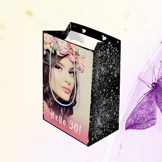 誕生日ブラック銀グリッターダスト写真hello 30 ミディアムペーパーバッグ