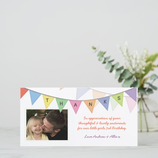 誕生日プレゼントは旗の光沢のあるフォトカード感謝していしています サンキューカード (スタンド正面)